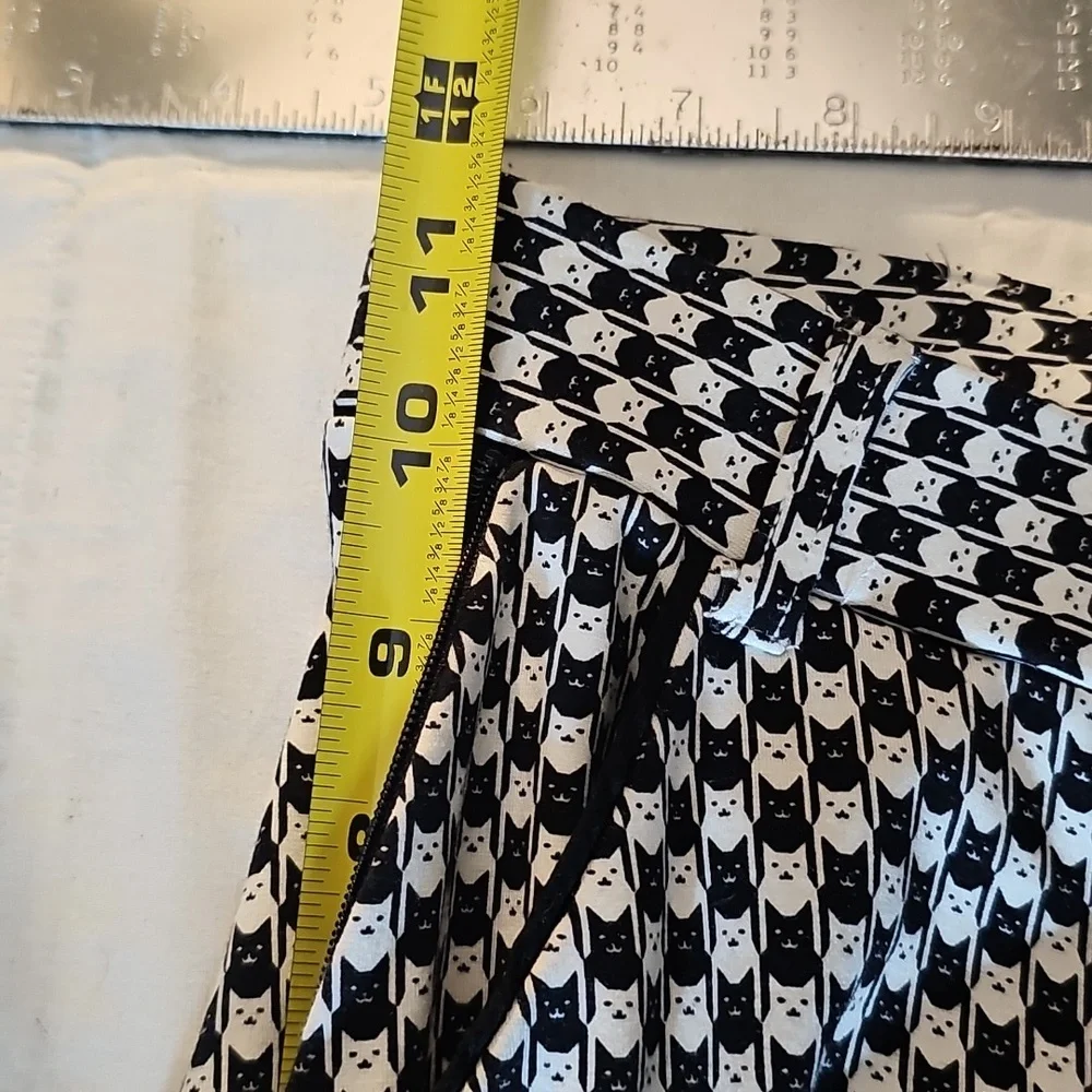 Betabrand Catstooth Dress Pant Yoga Pants L Short Petite NWOT Black White Cat - Picture 5 of 16